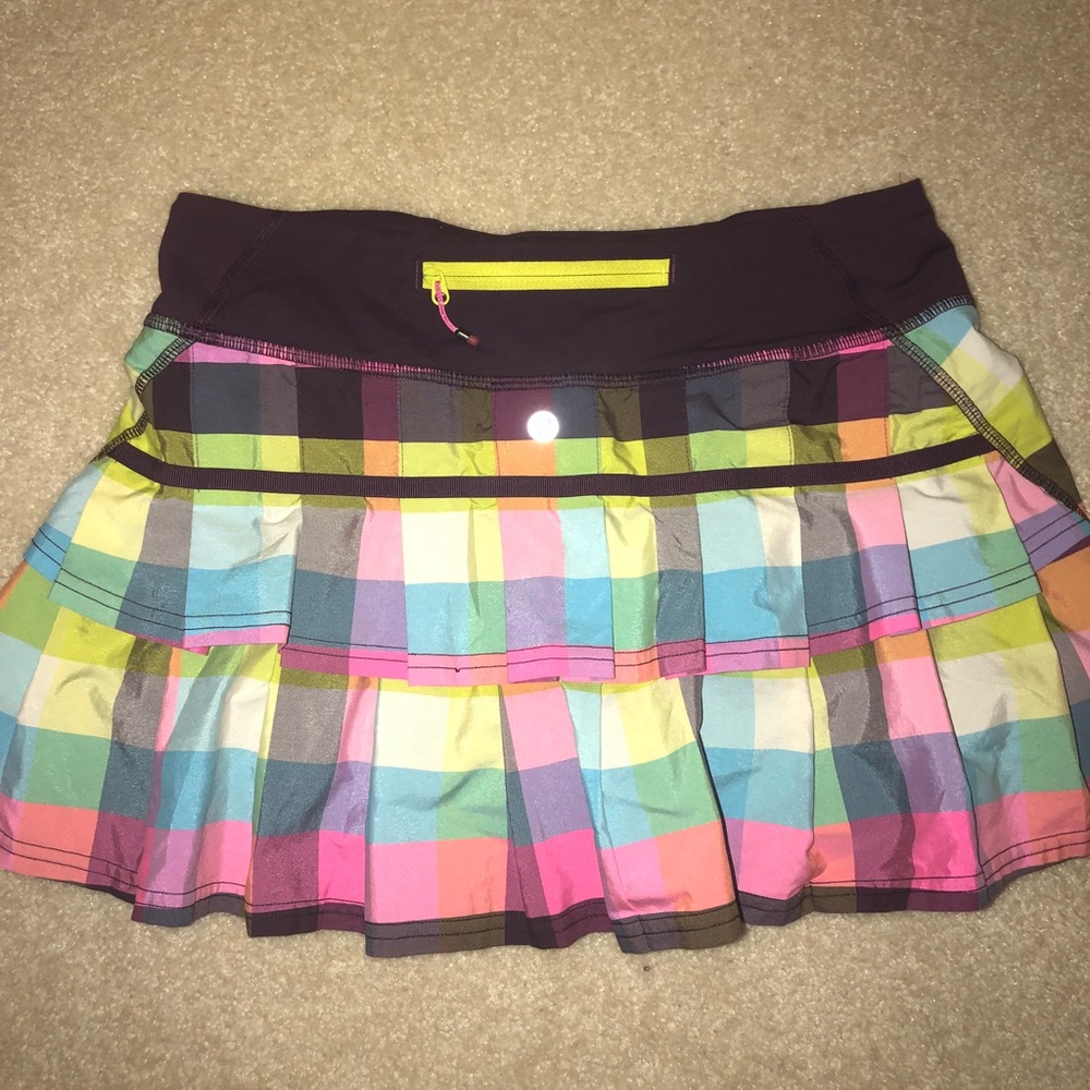 Lululemon skirt!! Barley worn!!